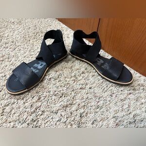 Sorel “Ella” Black Sandal Size 8